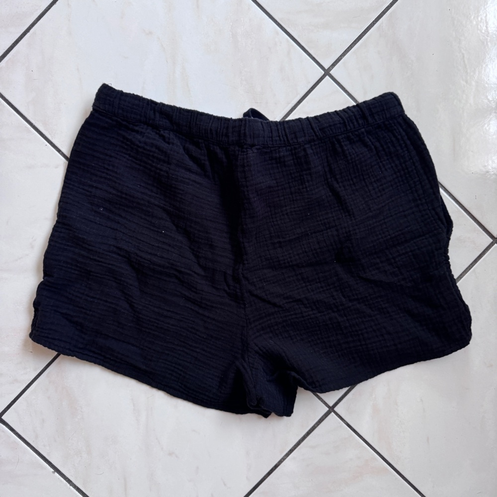 Little Moon Black Sail Short in Medium - Picture 4 of 4